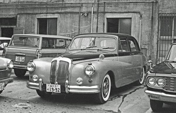 58-1b (163-29) 1958-62 Daimler Majestic 4dr Saloon.jpg